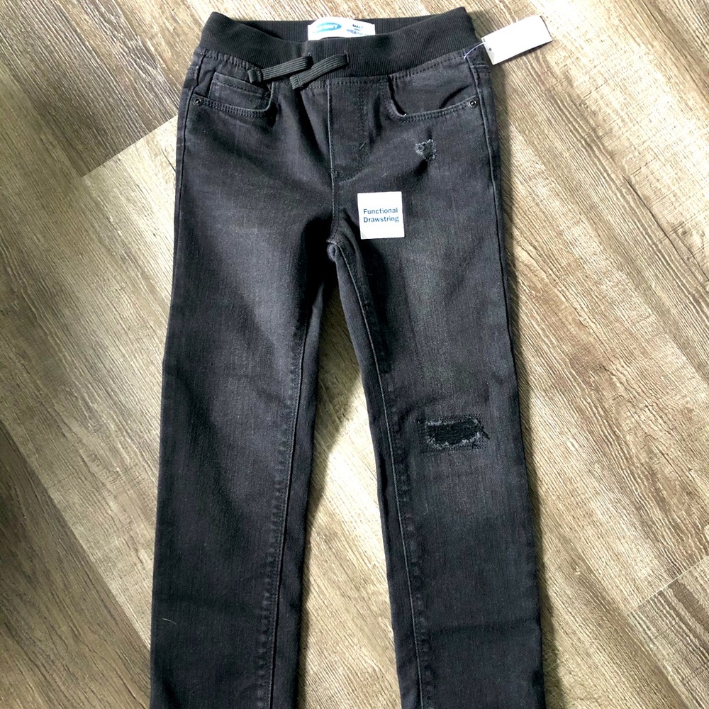 🌟Sold🌟 New Old Navy Black Distressed Karate Skinny Jeans